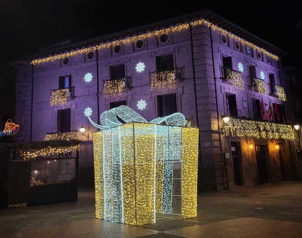 Planes para hacer estas navidades en la ribera de navarra, vistas del ayuntamiento de corella iluminado